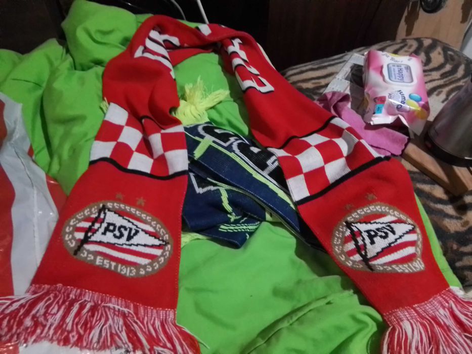 Продавам колекционерски футболни шалове!12 лв.бр.