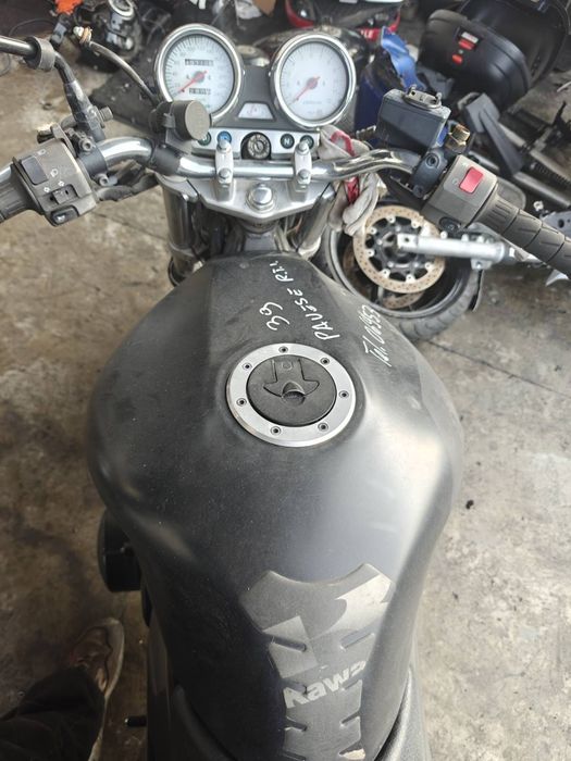 Мотоциклет Кавазаки Зр 750(Kawasaki ZR 750)-на части