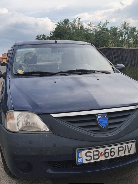 Vând Dacia Logan