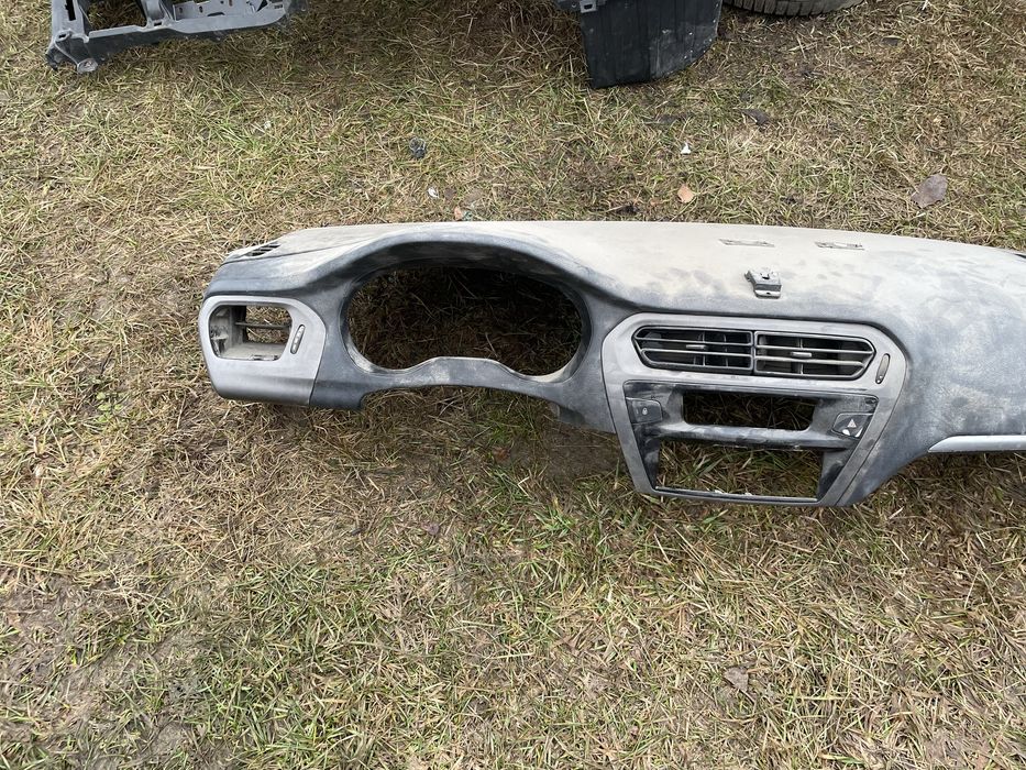 Продам панель, торпеду на peugeot пежо 301.