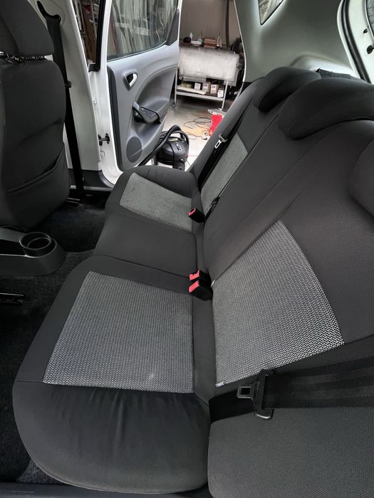 Пране на седалки, мокети