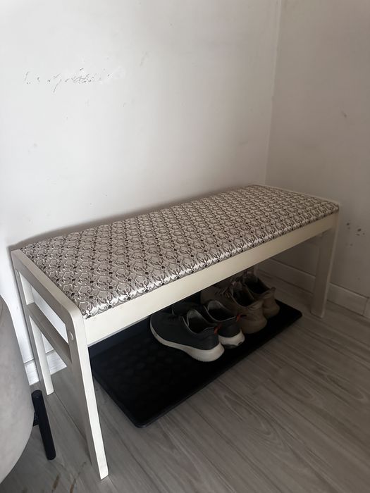 Скамья в прихожую