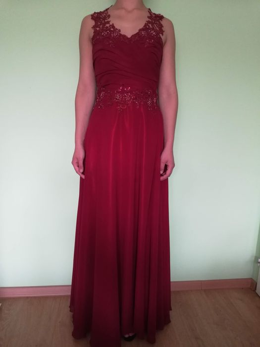 Бална рокля в цвят бордо