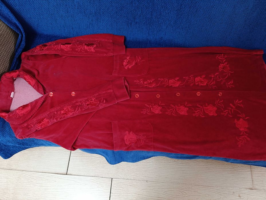 Продам женский зимний халат и платье,недорого