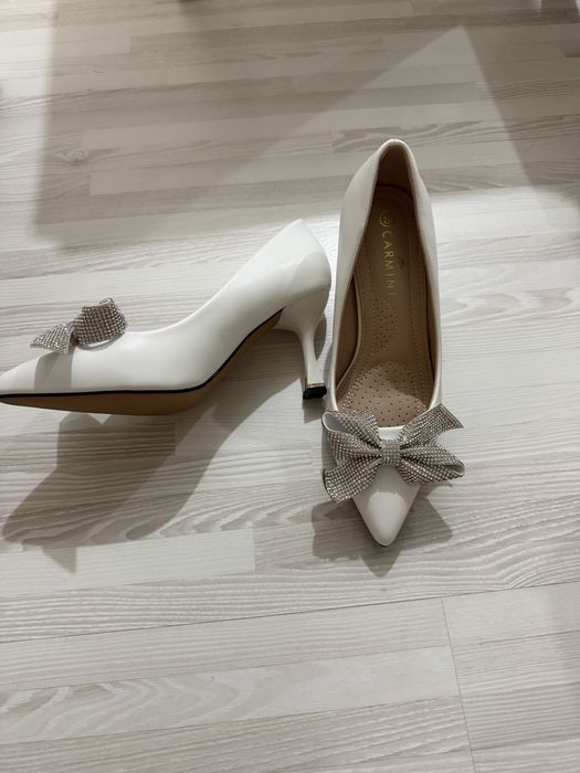 Продам туфли на мин каблуке