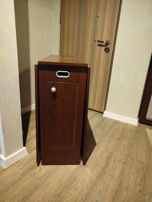 Masa extensibila cu scaune tapitate