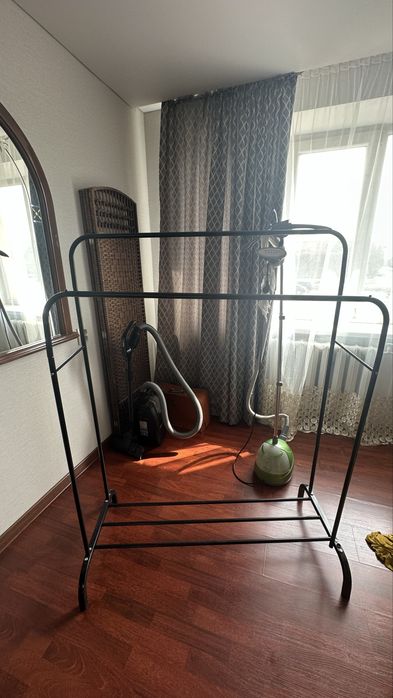 Продам вешалку напольную