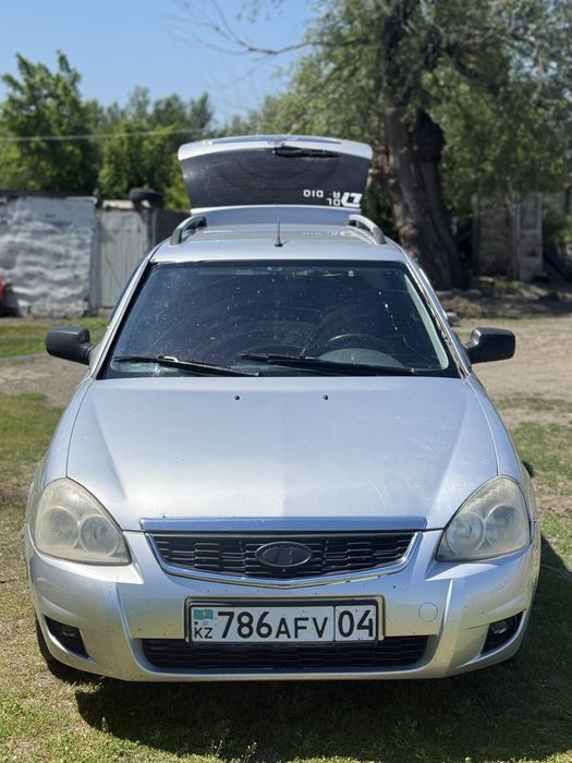 Продам автомобил приора уневерсал