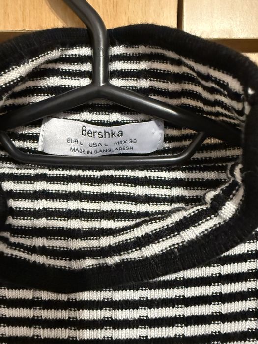 Maletă / Helancă Bershka cu dungi alb-negru, Marimea L material elasti