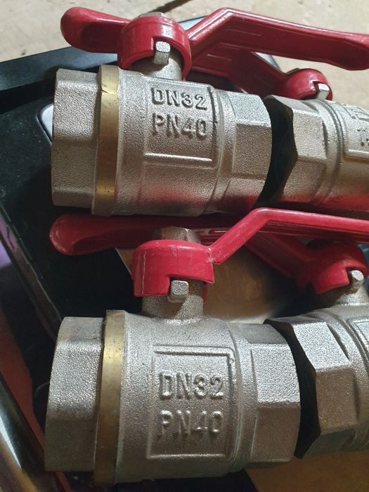 Robineti bila 1 1/4 toli.. Pret 60 lei / bucata