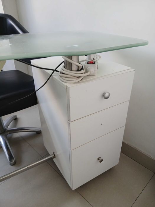 MASA MANICHIURA cu aspirator