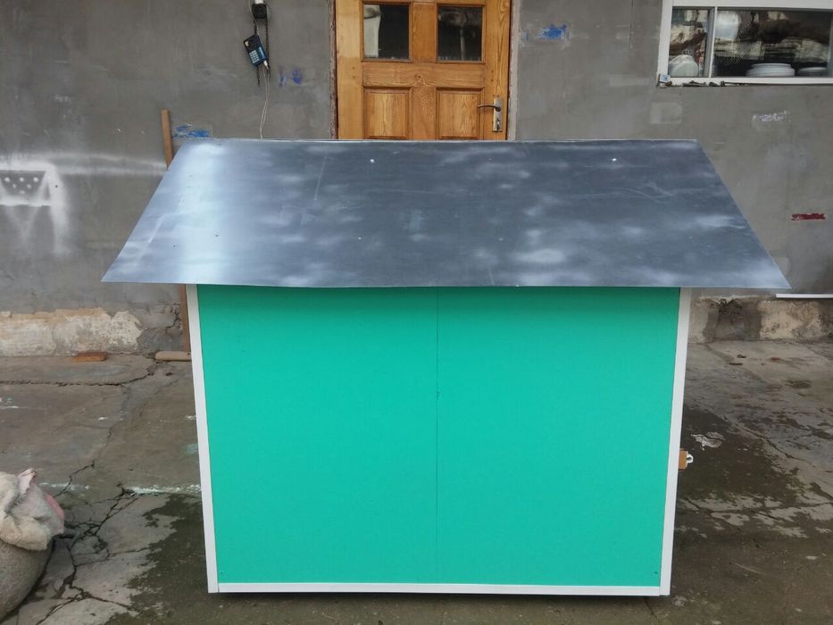 Будка для собак крупных пород.