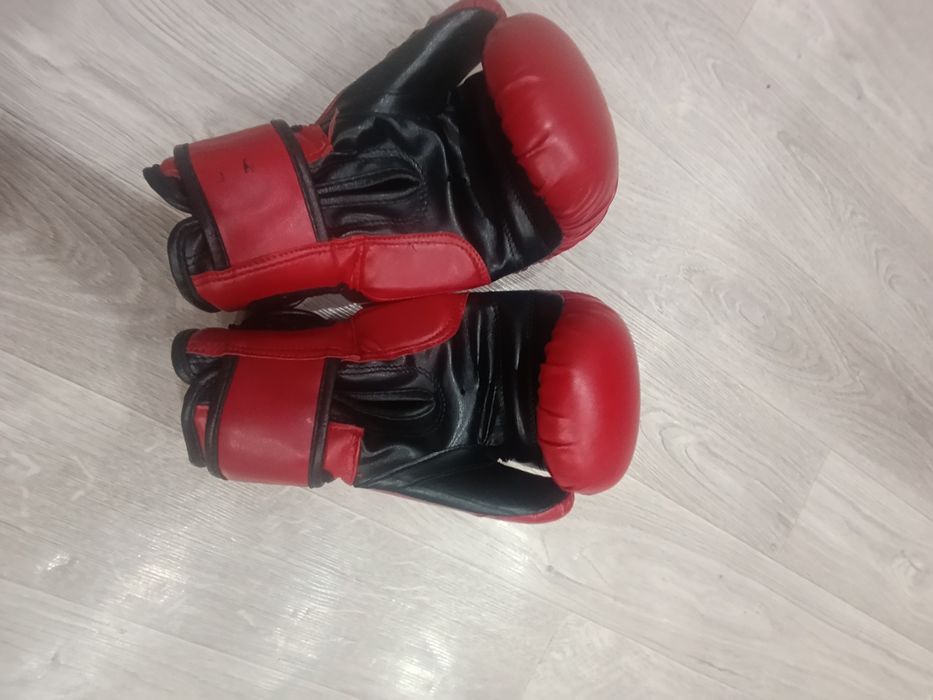 Продам перчатки для бокса