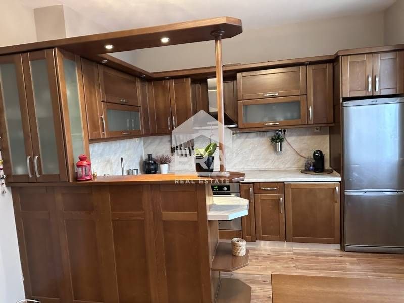 Дава се под наем Двустаен апартамент в Варна, Център - 60 кв.м за 698.19 € - Снимка #2