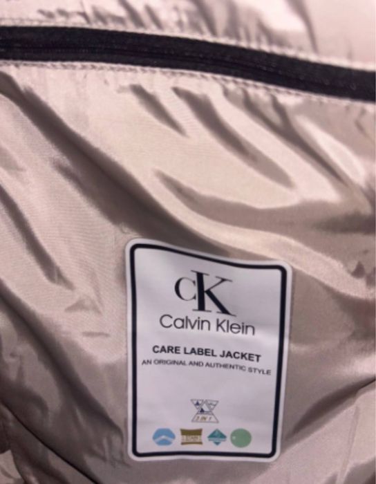 Продавам яке Calvin Klein