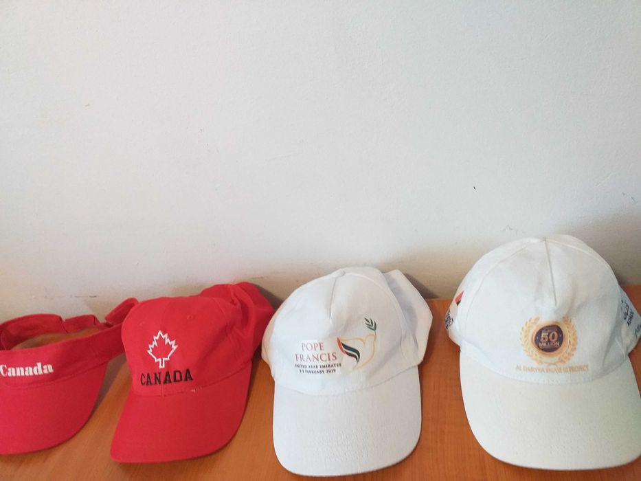 4 Sapca,2 rosii sigla Canada;-Şapcă Colecţie Papa Francis 2019