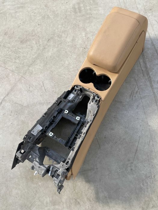 Cotiera piele bej - crem Porsche Macan 95B cod 95B863239D