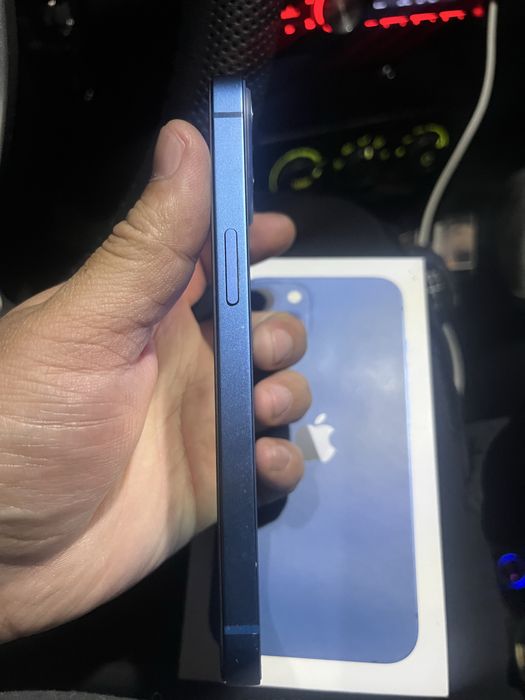 Продам айфон 13