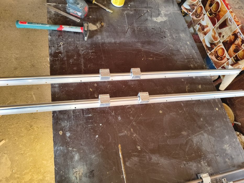 Sina de ghidaj cu rulmenți lineari.