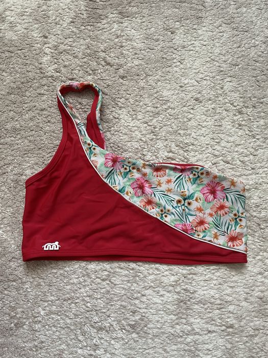 Bustiera costum de baie