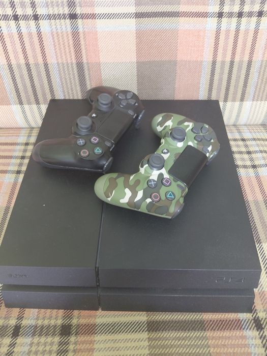 Продам PlayStation 4
