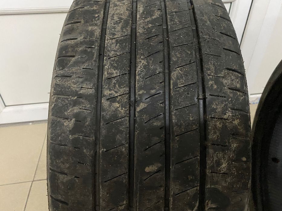 Резина летняя  235/45 R18