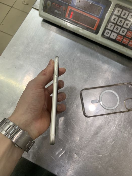 Айфон 11 идеал 64/73