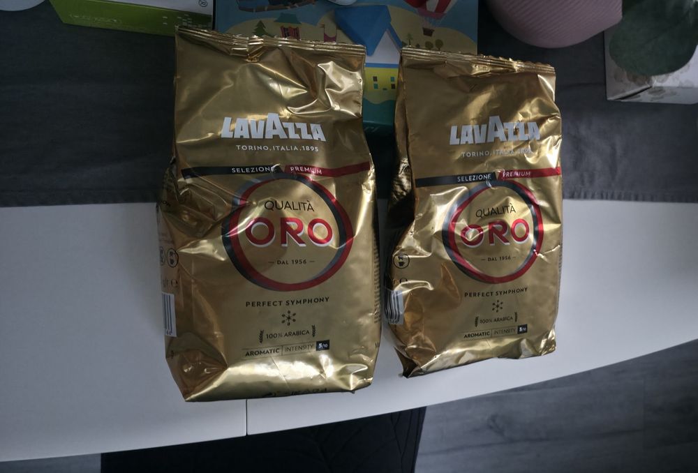 Vând 2 pungi de Lavazza qualita Oro gold