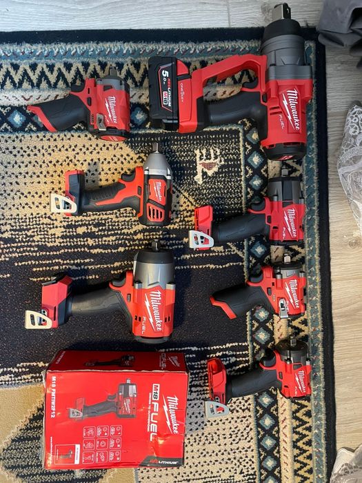 Vând scule Milwaukee m12 M18