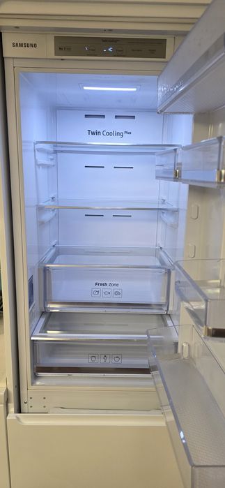 Combina frigorifica incorporabila Samsung No Frost, 267L, stare foarte buna
