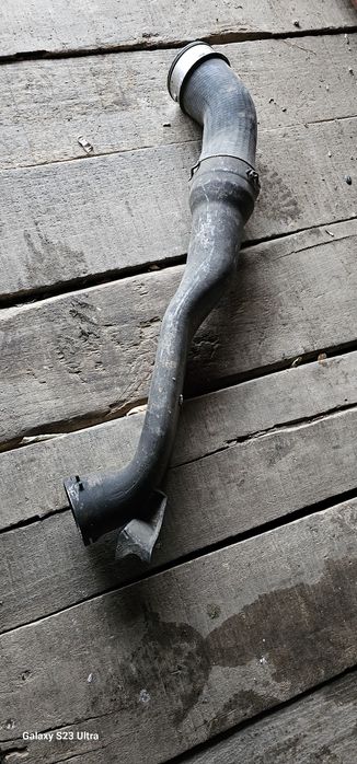 Vand diverse  piese  din urma unui upgrade la o mașină