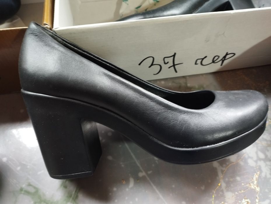 Продам женскую обувь