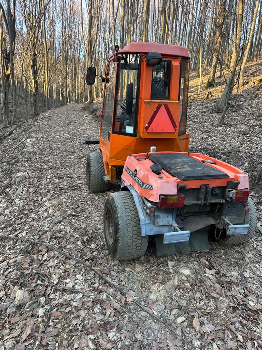 Tractor 4x4 cu cositoare