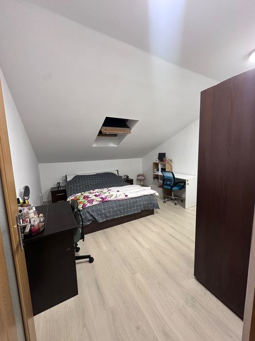 inchiriez mansarda luminoasa si moderna