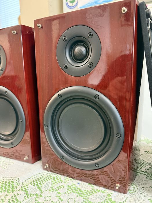 Тонколони Akai AMD75