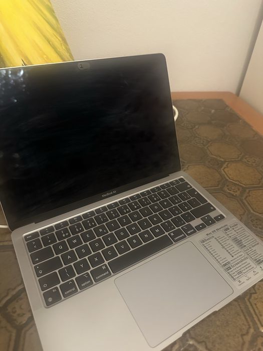 MacBook Air 13  M1 2020 , 256 gb- 8 gb ram
