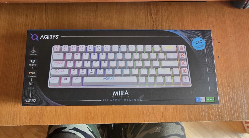 Tastatură mecanică AQIRYS Mira White 65% wireless RGB - cutie + accesorii