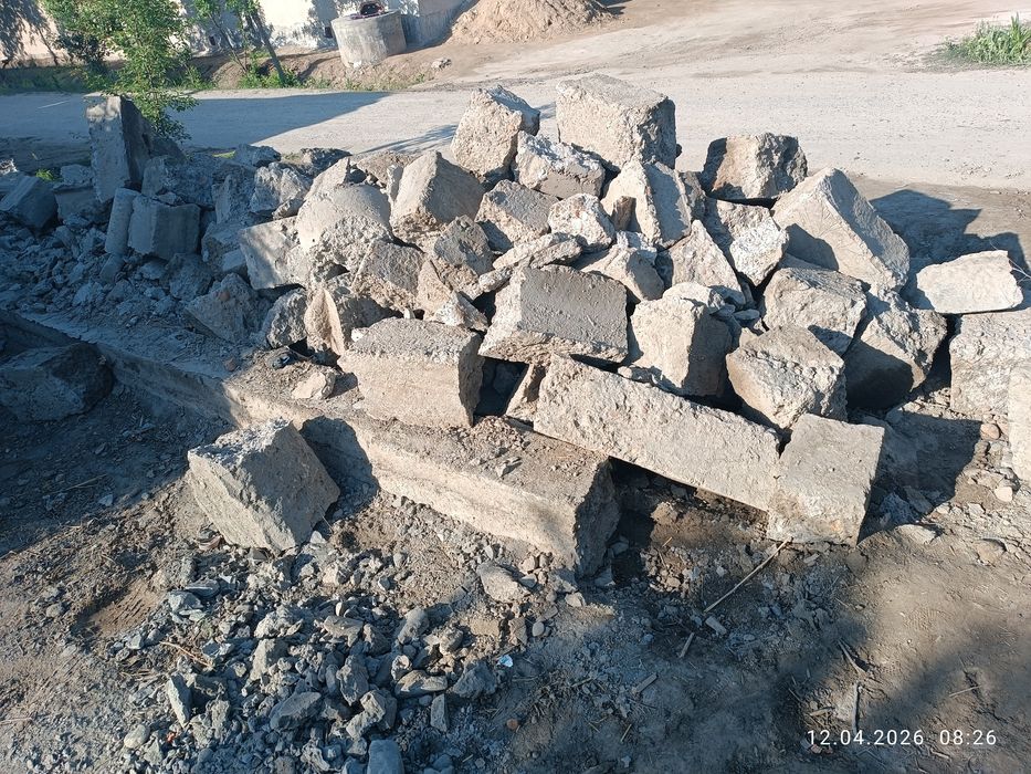 Бетон бўлаклари. Beton bo'laklari