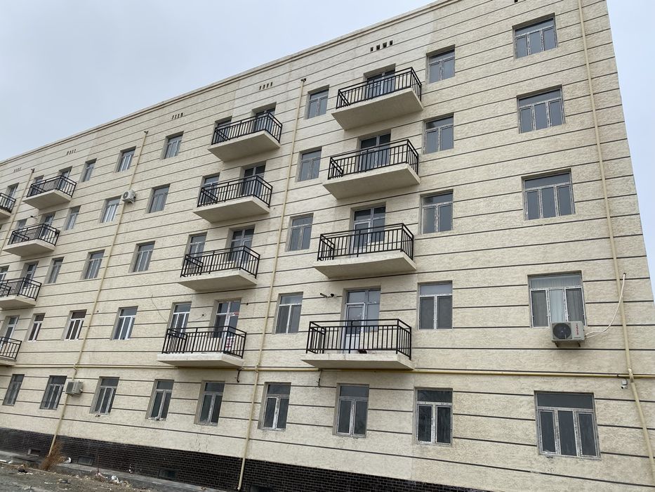 Urganch Shahar markazinda 2 xonali karobga holatinda 76 kv