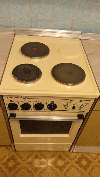 Продам электроплиту Льсьва недорого