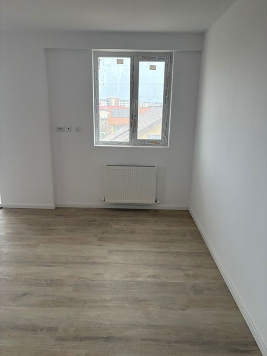Vand garsoniera cu loc de parcare