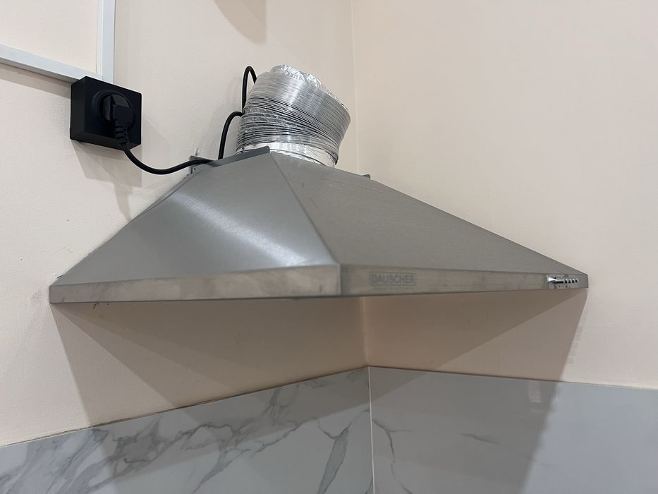 Продается вытяжку для кухни б/у