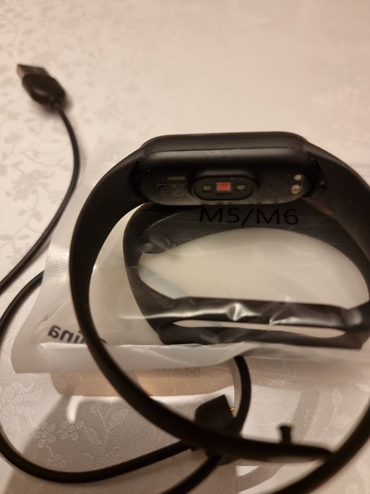 Продам фитнес браслет mi band 5