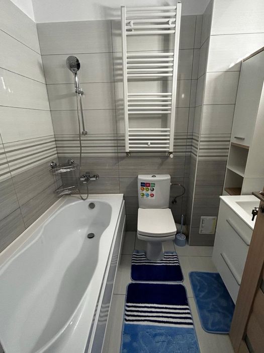 Inchiriez apartament