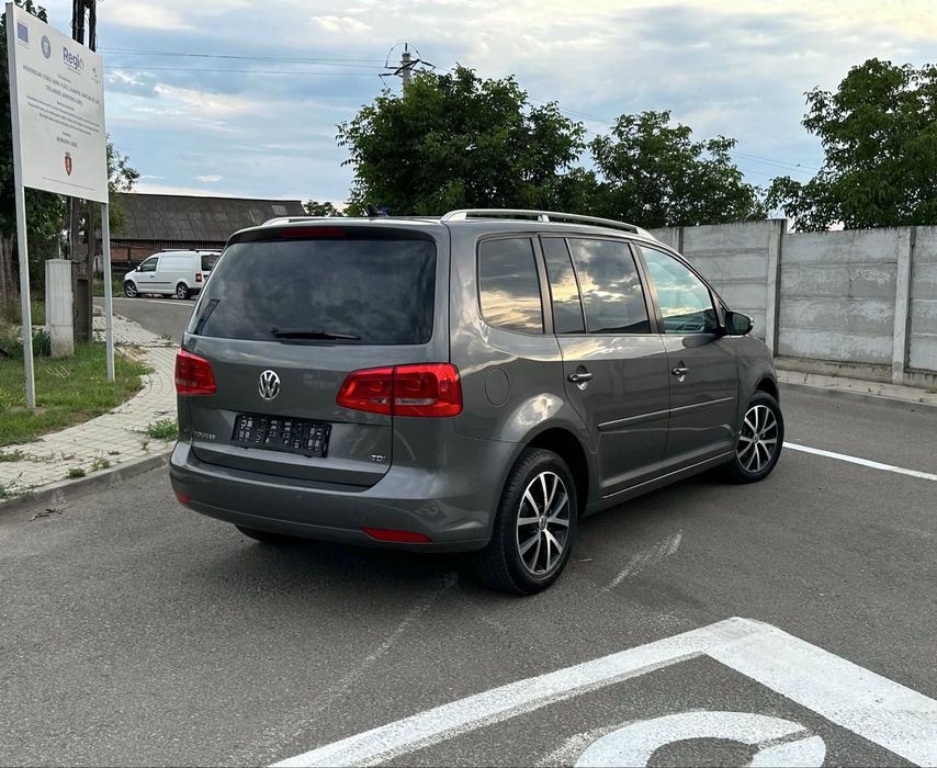 VOLKSWAGEN Touran 2011 — imagine 3