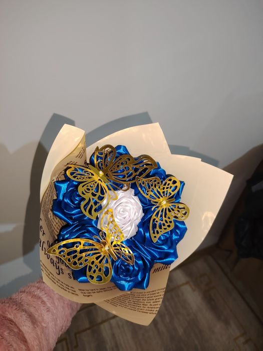 Buchete trandafiri din satin