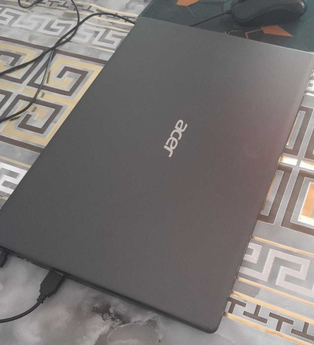 Noutbuk acer xolati judaya zo'r