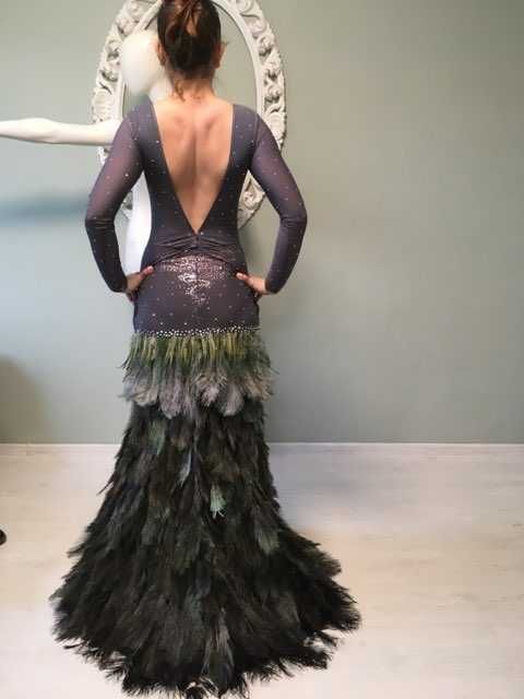 Рокля с пера от щраус