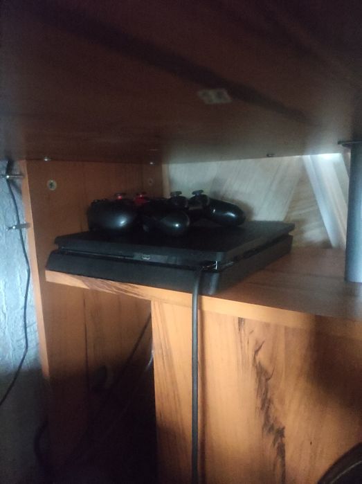 Продам ps4 slim 1 tb зломанную