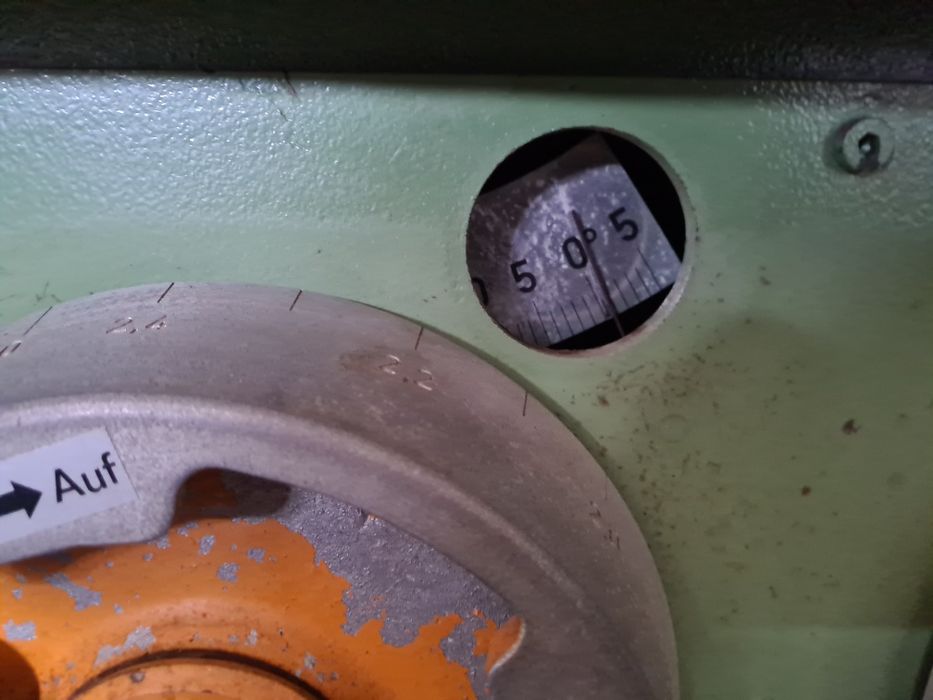 Фреза с подавател и наклон на шпиндела,